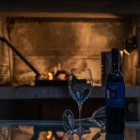 Sara With Pool, Whirlpool And Sea View ماكارسكا