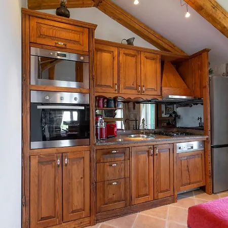 Sara With Pool, Whirlpool And Sea View ماكارسكا