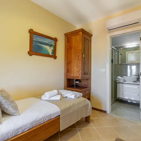 فيلة Sara With Pool, Whirlpool And Sea View *