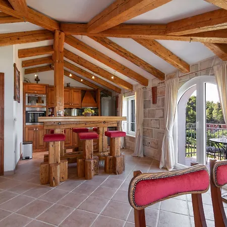 فيلة Sara With Pool, Whirlpool And Sea View