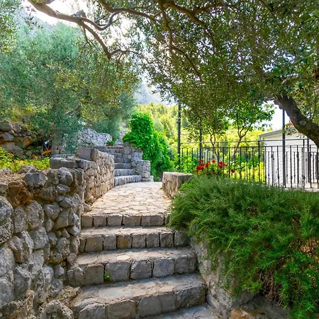 فيلة Sara With Pool, Whirlpool And Sea View ماكارسكا