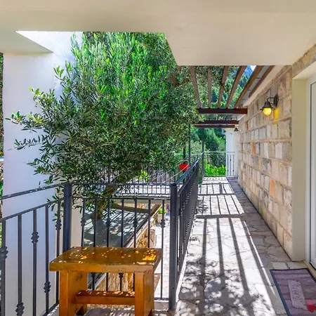 Sara With Pool, Whirlpool And Sea View فيلة