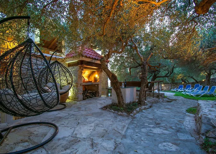 Sara With Pool, Whirlpool And Sea View Villa Makarska