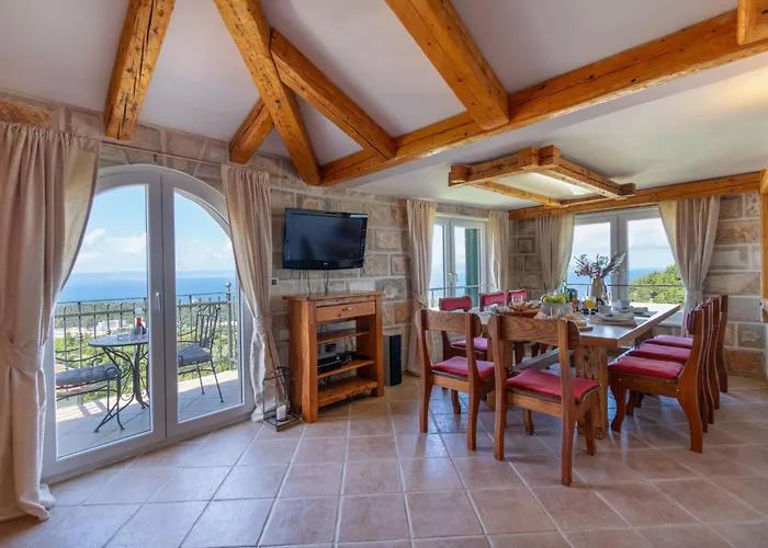 Villa Sara With Pool, Whirlpool And Sea View Makarska