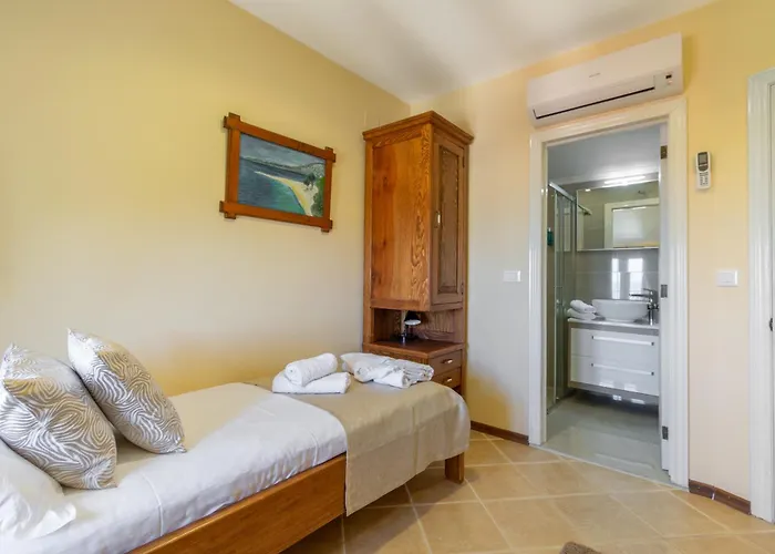 Villa Sara With Pool, Whirlpool And Sea View *