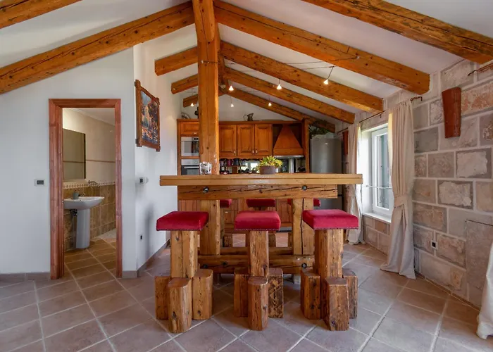 Sara With Pool, Whirlpool And Sea View Makarska