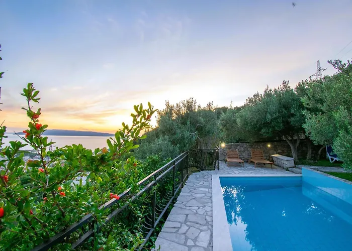 Sara With Pool, Whirlpool And Sea View Villa Makarska