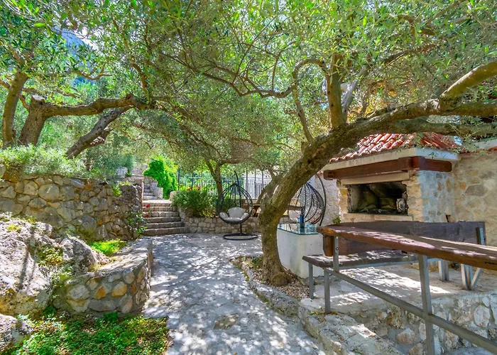 Villa Sara With Pool, Whirlpool And Sea View Makarska
