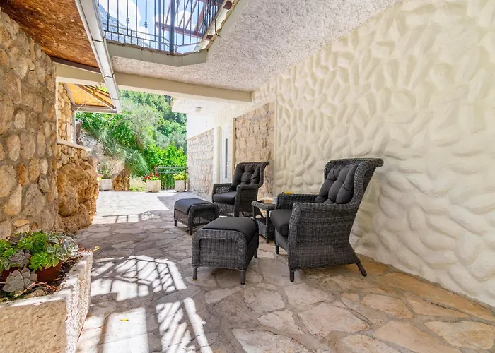 Villa Sara With Pool, Whirlpool And Sea View