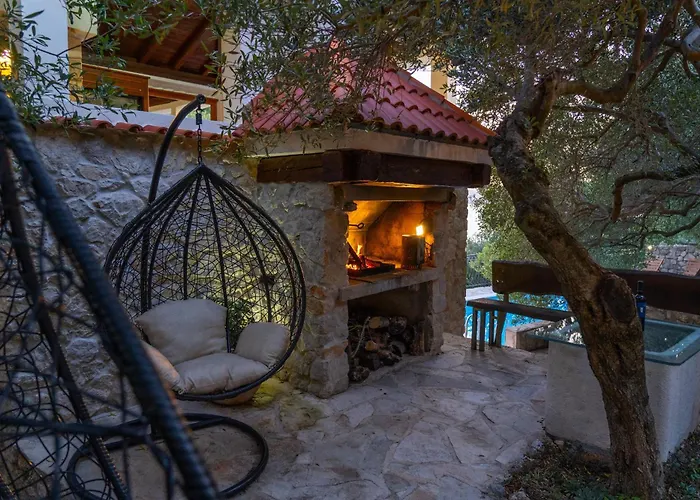 Villa Sara With Pool, Whirlpool And Sea View *