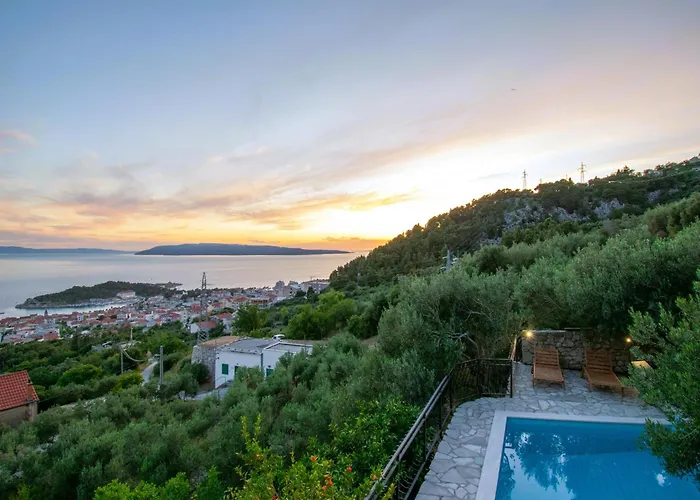 Villa Sara With Pool, Whirlpool And Sea View Makarska