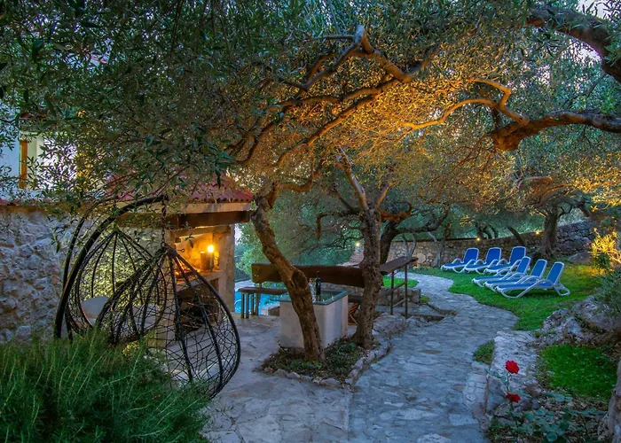 Sara With Pool, Whirlpool And Sea View Makarska